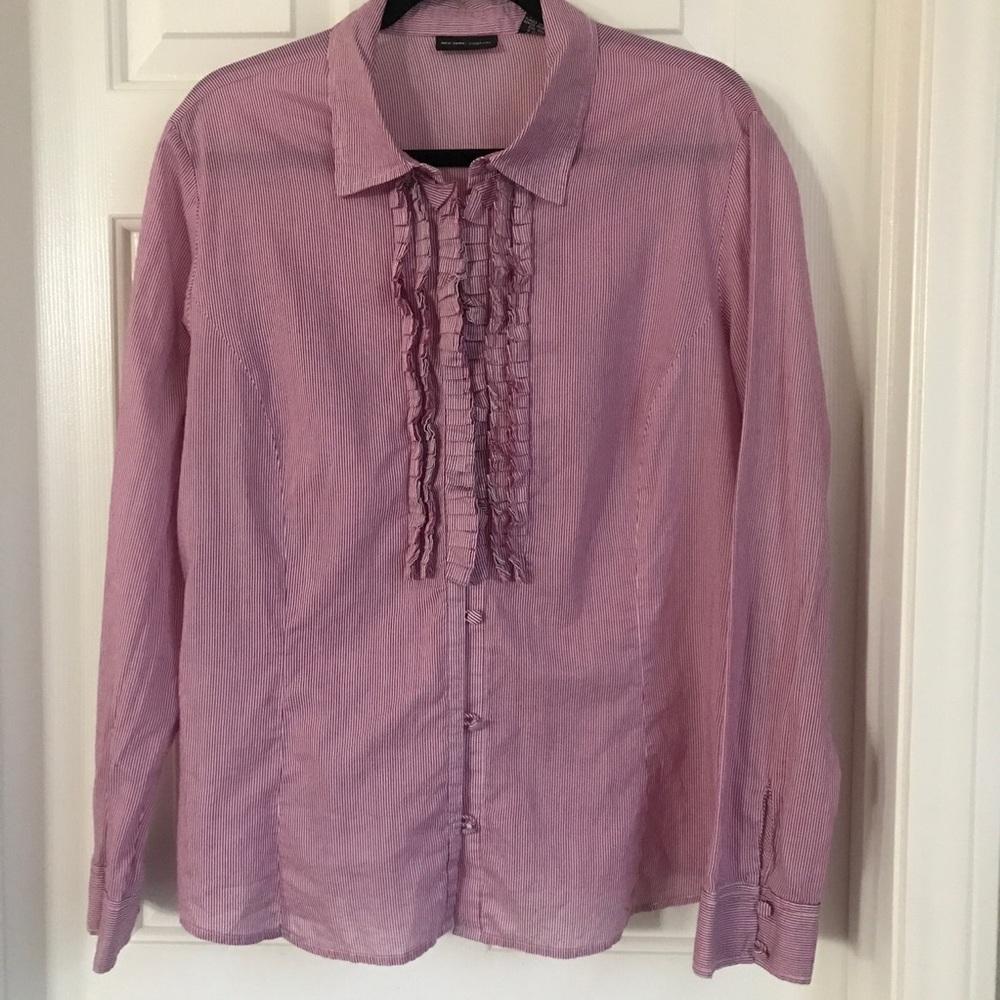 5/$20 New York & Company ruffle long sleeves top
